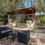 Komplex Oliva Mit Pool Und Grossem Garten By Interhome Stari Grad (Hvar)