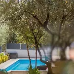 Komplex Oliva Mit Pool Und Grossem Garten By Interhome