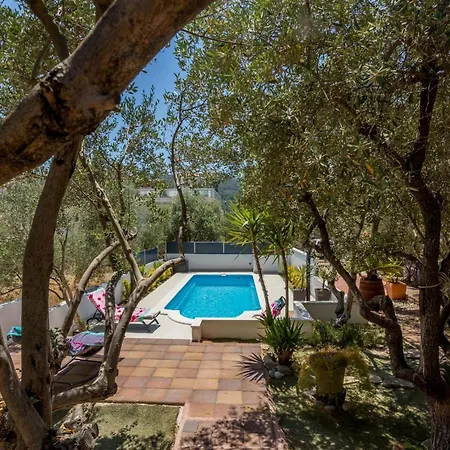 Komplex Oliva Mit Pool Und Grossem Garten By Interhome 別荘 スタリー・グラード